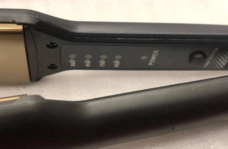 PLANCHA ROZIA HR 811